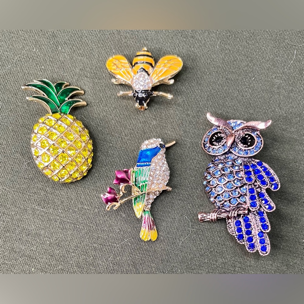 SET OF RHINESTONE BROOCHES / PINS